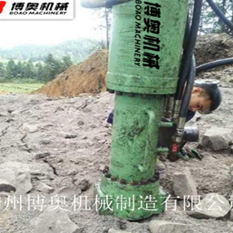 咸阳尔易金属制造集团(3G网站)大(dà)型機載(zǎi)岩石劈(pī)裂機