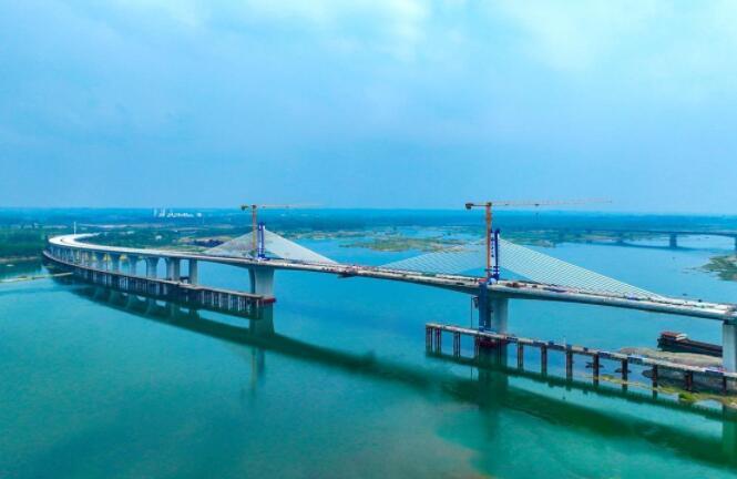 河谷(gǔ)大橋預計10月具備(bèi)通車條件