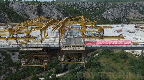 電建市(shì)政公司(si)波黑泊(bó)奇特利(lì)大橋次(ci)邊跨合(hé)龍