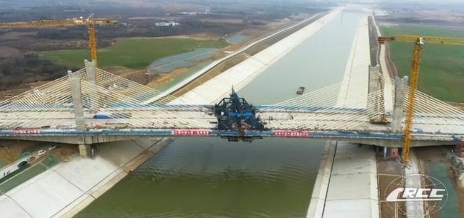 引江濟(ji)淮工程(cheng)跨徑最(zuì)大的矮(ǎi)塔斜拉(la)橋合龍(lóng)