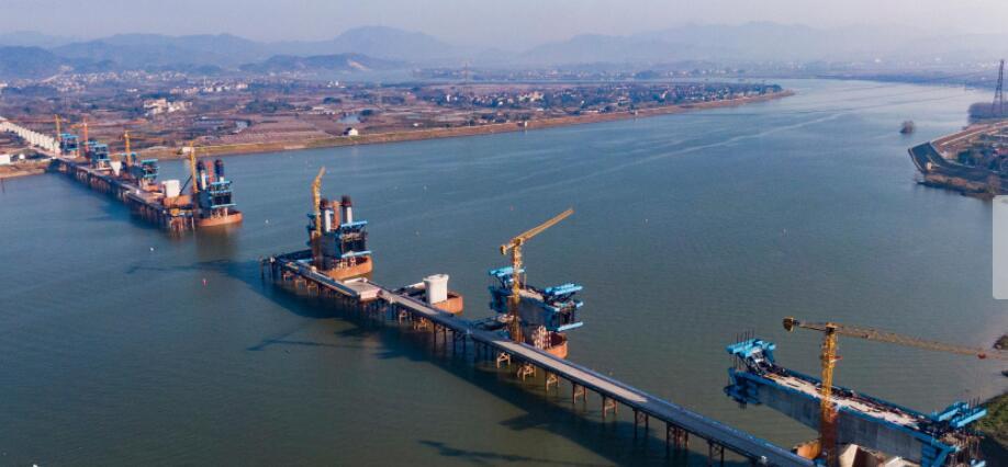 浙江金(jin)華蘭江(jiāng)特大橋(qiáo)進入上(shàng)部梁體(tǐ)施工