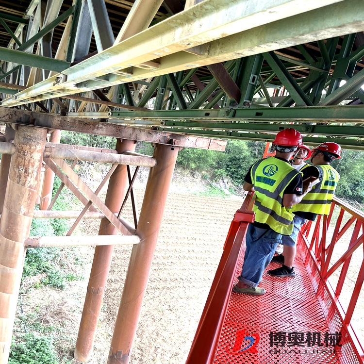 Q13M吊(diao)籃式橋(qiáo)梁檢測(cè)移動平(píng)台