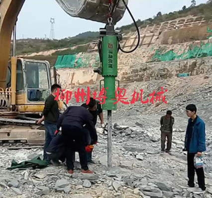劈石(shí)機廠家供應專(zhuan)業破硬石頭