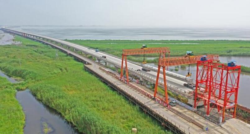 安徽(hui)最長跨湖大(dà)橋黃湖大橋(qiao)預計年底建(jian)成通車