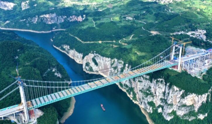 貴金高速金烽(fēng)烏江大橋順利合(hé)龍