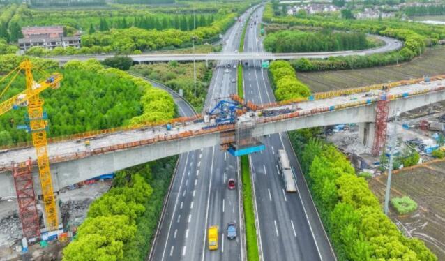 滬蘇湖(hú)鐵路跨(kua)G60高速連(lián)續梁合(hé)龍