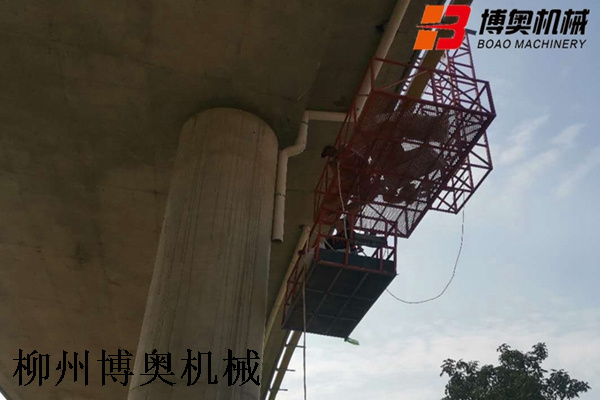 橋梁PVC排水(shuǐ)管安裝設(shè)備現場圖(tú)片