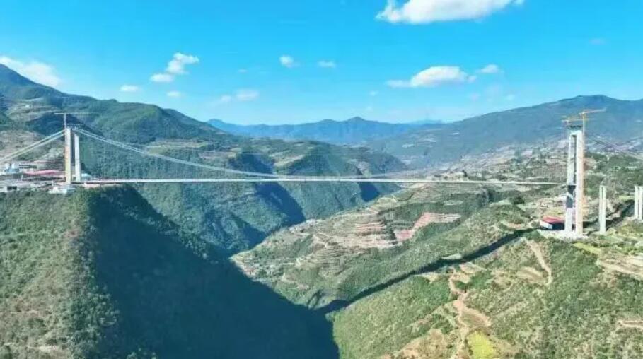 雲南(nán)永大高(gao)速江底(di)河大橋(qiáo)主橋合(hé)龍
