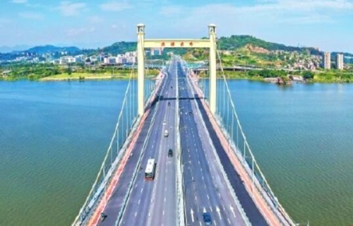 洪(hong)山橋至洪塘大橋(qiao)拓寬改建工程建(jiàn)成通車