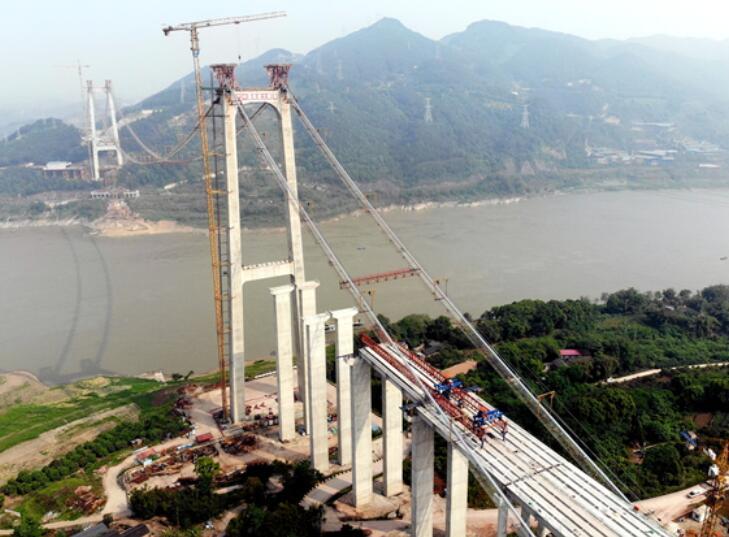 合璧津(jin)高速公路油溪長(zhang)江大橋主纜架設(shè)完成