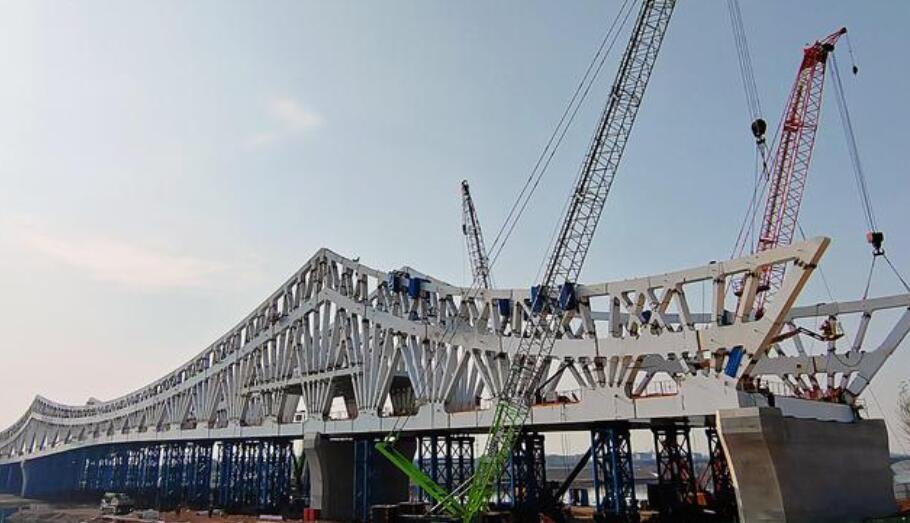 衢(qu)州智慧(huì)島景觀(guān)橋項目(mu)西橋主(zhǔ)橋南北(bei)兩岸正(zheng)式貫通(tong)