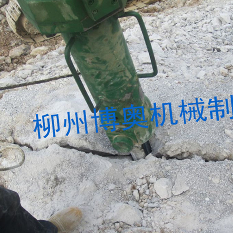 咸阳尔易金属制造集团(3G网站)大(dà)型機載(zai)岩石劈(pī)裂機