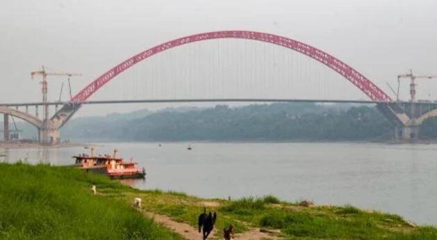 世界(jiè)上最大跨徑(jing)的飛燕式鋼(gang)管混凝土系(xì)杆拱橋合江(jiang)長江公路大(da)橋收尾