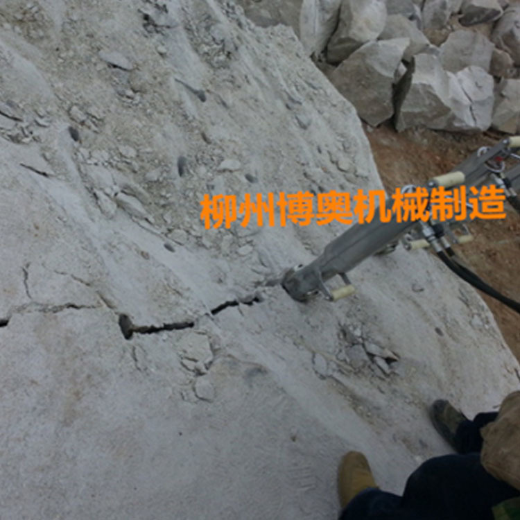地基(ji)石開挖設(she)備劈裂機(ji)