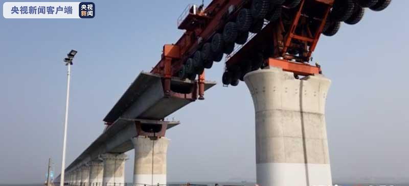 福廈(sha)高鐵集(ji)美特大(dà)橋跨集(jí)美大道(dào)連續梁(liang)順利合(hé)龍