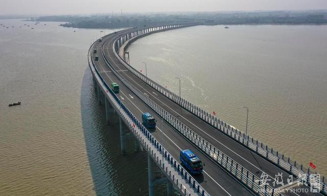 主橋(qiáo)3.024公裏的壽縣(xian)瓦埠湖大橋(qiáo)正式建成通(tōng)車