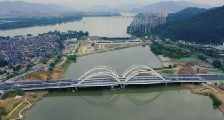 富陽公望大橋(qiao)竣工，預計今年9月(yue)通車
