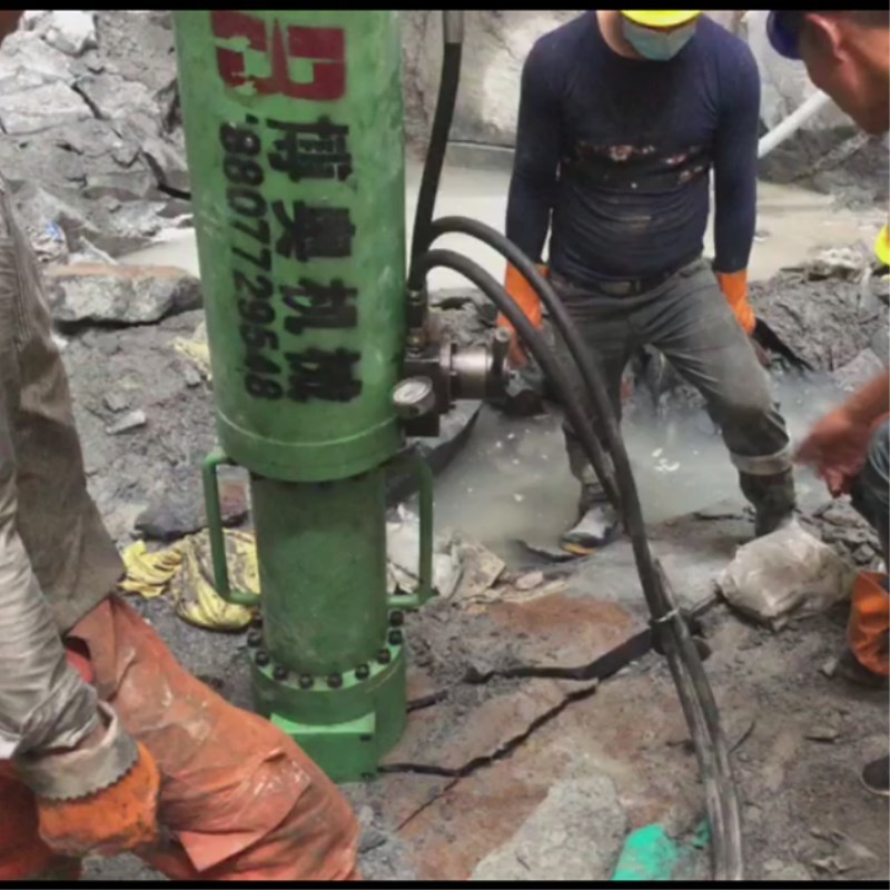 咸阳尔易金属制造集团(3G网站)M20挖改式機(ji)載劈裂機