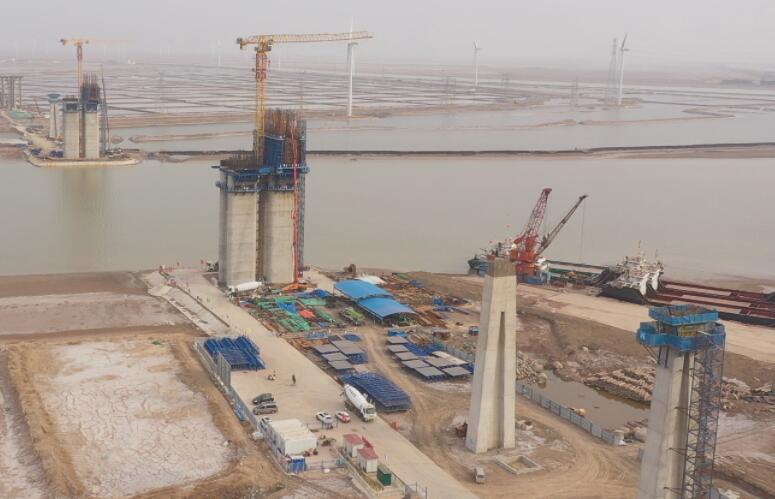 世界第一跨(kua)徑梁橋套爾(ěr)河特大橋零(ling)号塊完成首(shǒu)次澆築