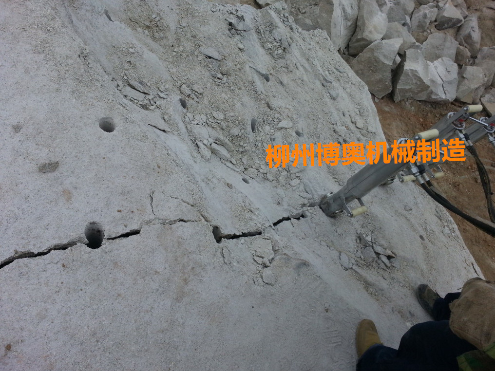 劈石機廠家供(gong)應專業破硬石(shi)頭